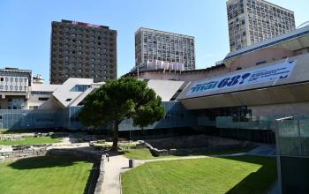 Banderole Marseille et mai 68 sur le Centre Bourse