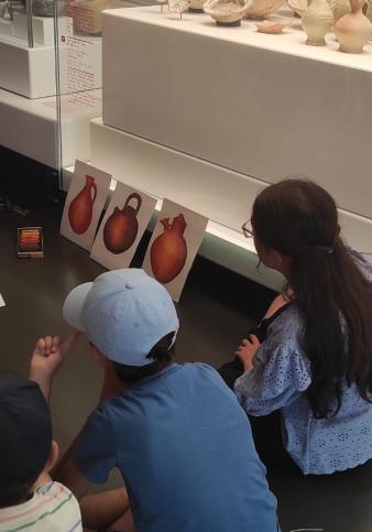 Photo médiation / Marie-Adélie, médiatrice